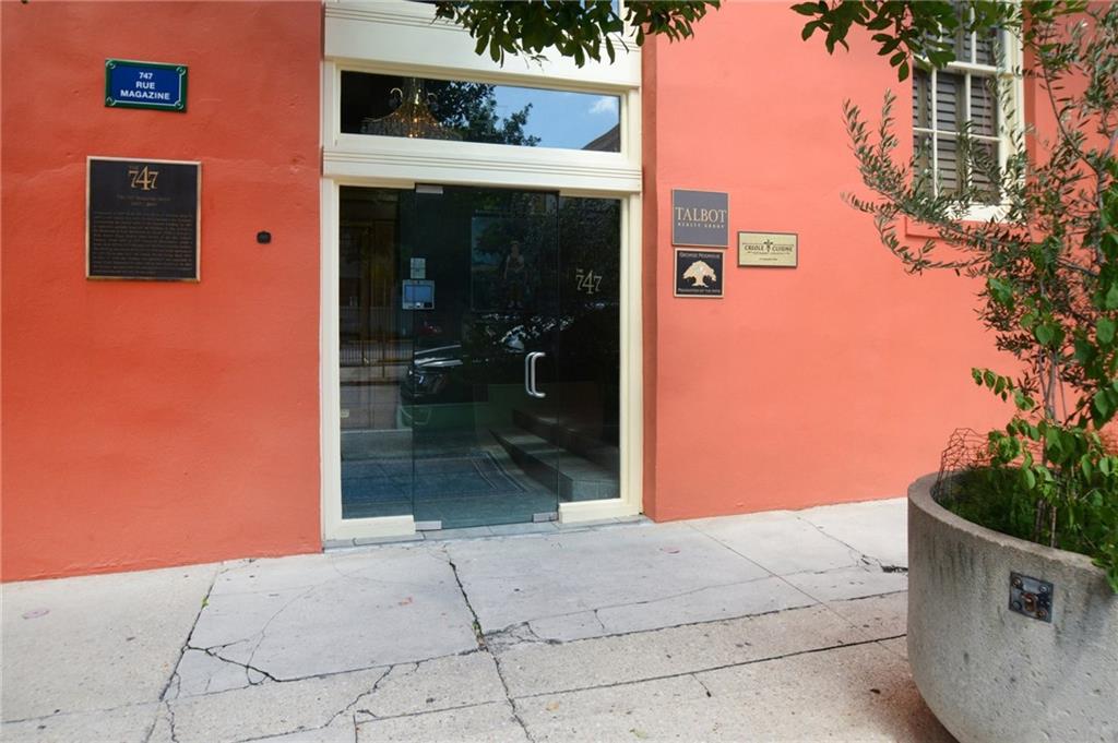 747 MAGAZINE Street 6
