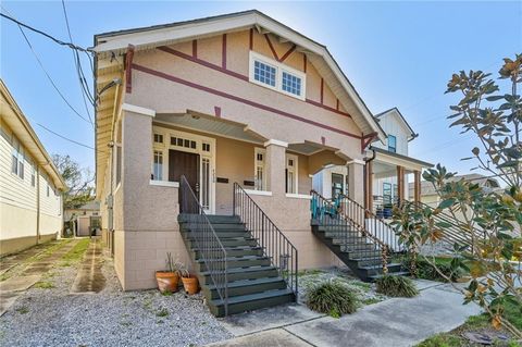 4230 S JOHNSON Street New Orleans LA 70125