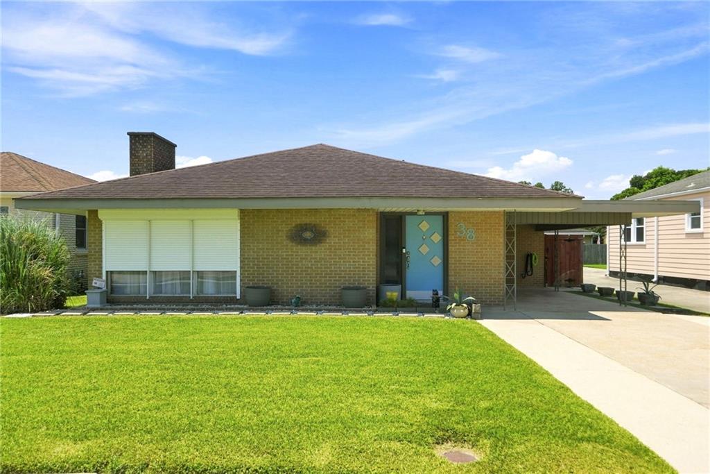 38 WILLOW Drive