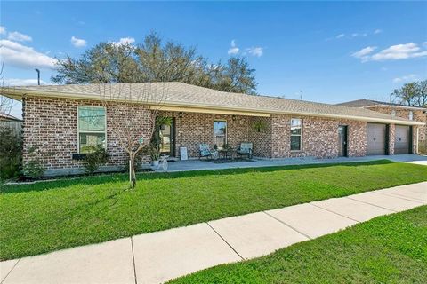 Photo of 2101 PLAZA Drive, Chalmette, LA 70043 (MLS # 2545469)