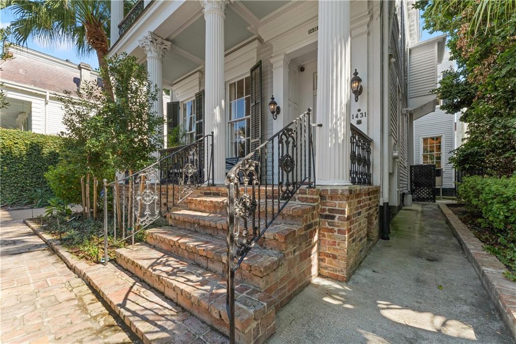 1431 EIGHTH Street