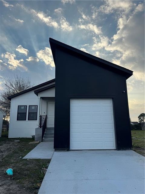 7600 AVALON Way New Orleans LA 70127