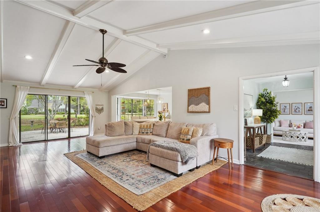 729 BOCAGE Lane