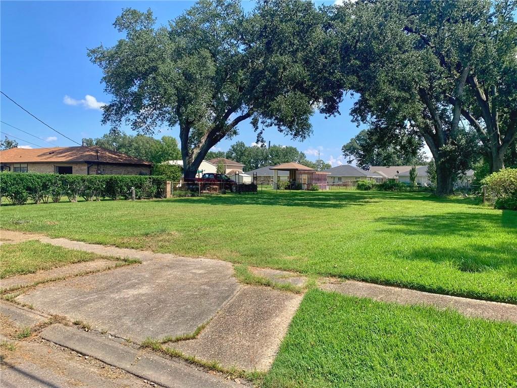 162 DESTREHAN Drive