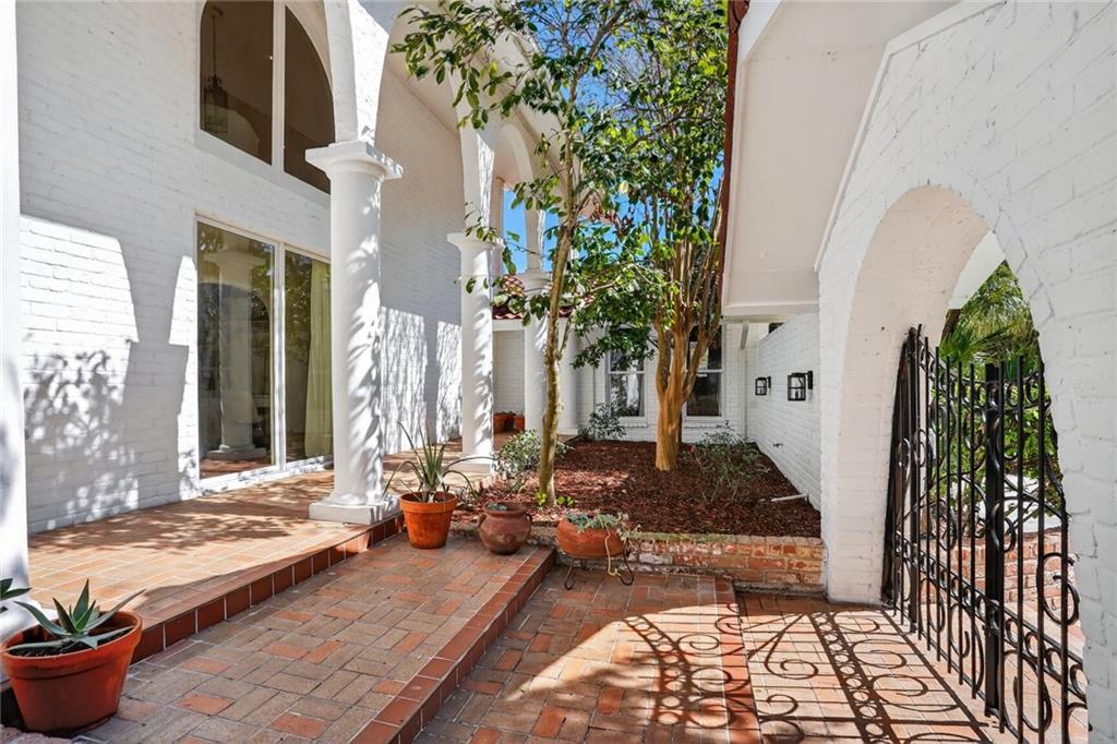 5233 CLEVELAND Place