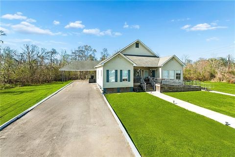 7040 BARATARIA Boulevard Marrero LA 70072