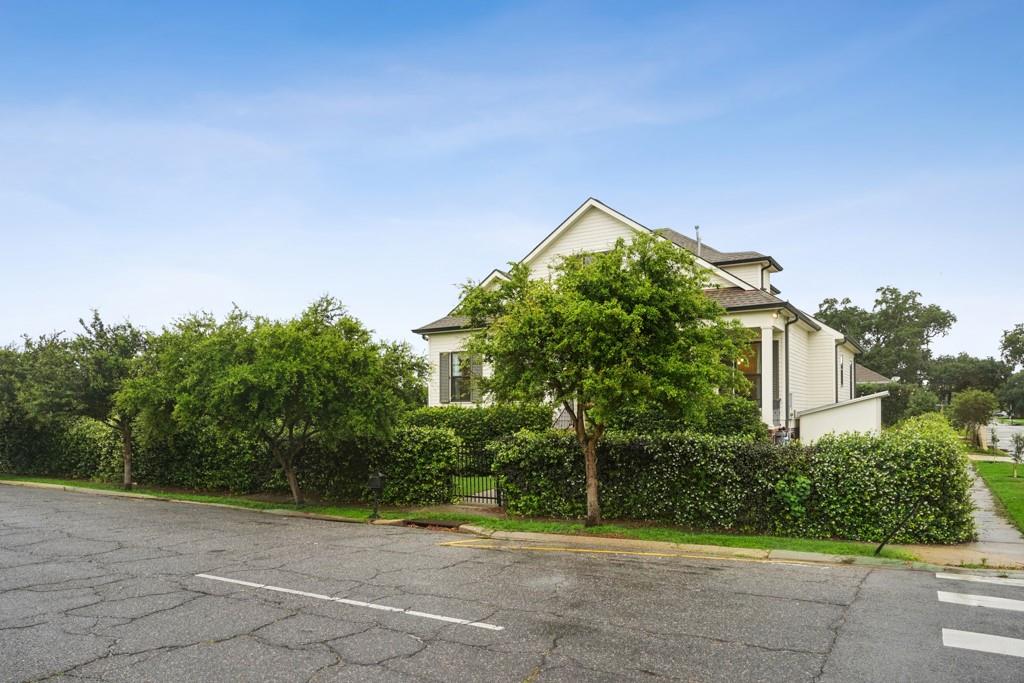 1499 PRENTISS Avenue