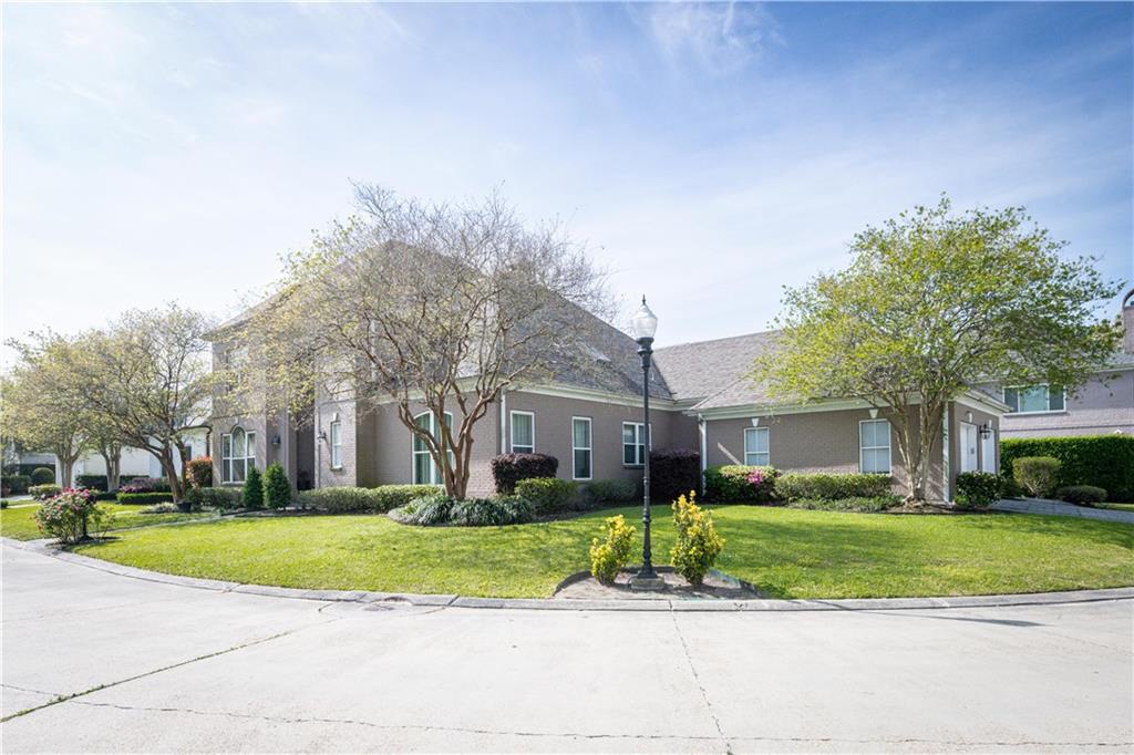 20 ENGLISH TURN Court