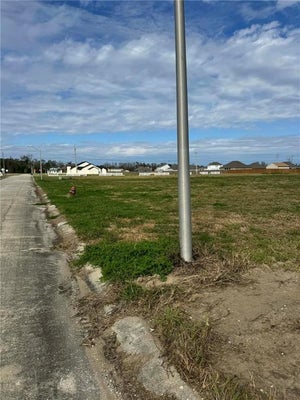 8 E VELVET LN, WESTWEGO, LA 70094 - Image b13eddc60307798f316cc2ddda37aafd/1482676898