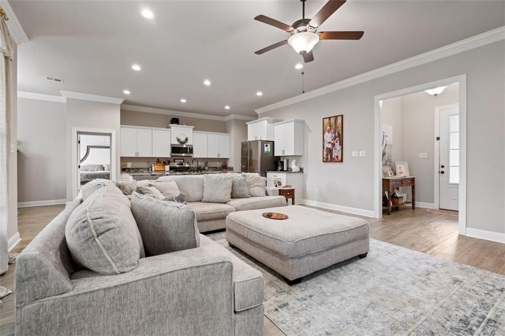 Hammond, Louisiana 70403, United States, 4 Bedrooms Bedrooms, ,3 BathroomsBathrooms,Residential,Pending,63466