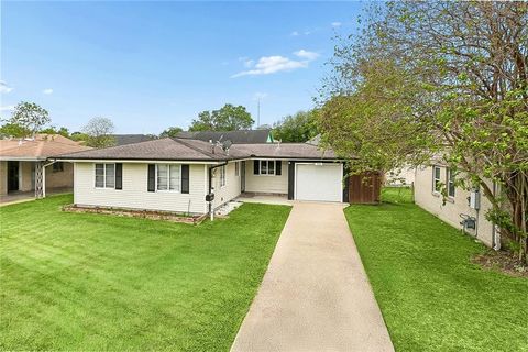 713 RIVER OAKS Drive New Orleans LA 70131