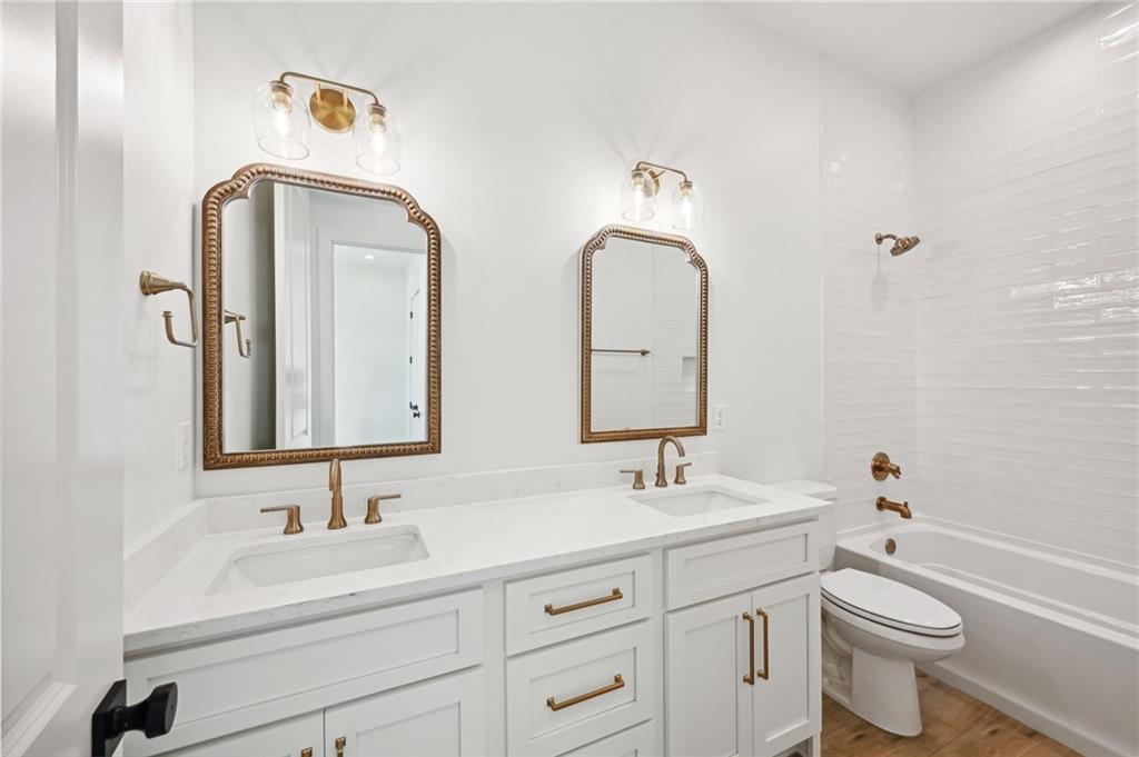 Madisonville, Louisiana 70447, United States, 5 Bedrooms Bedrooms, ,3 BathroomsBathrooms,Residential,Pending,51707