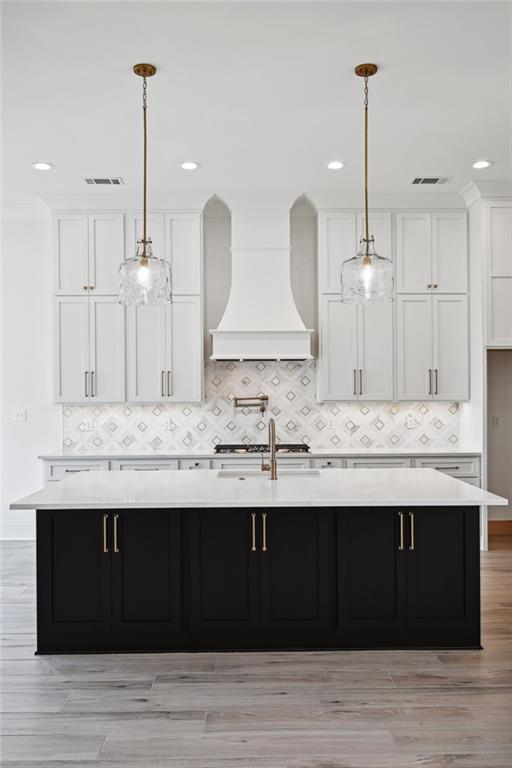 Madisonville, Louisiana 70447, United States, 5 Bedrooms Bedrooms, ,3 BathroomsBathrooms,Residential,Pending,51707