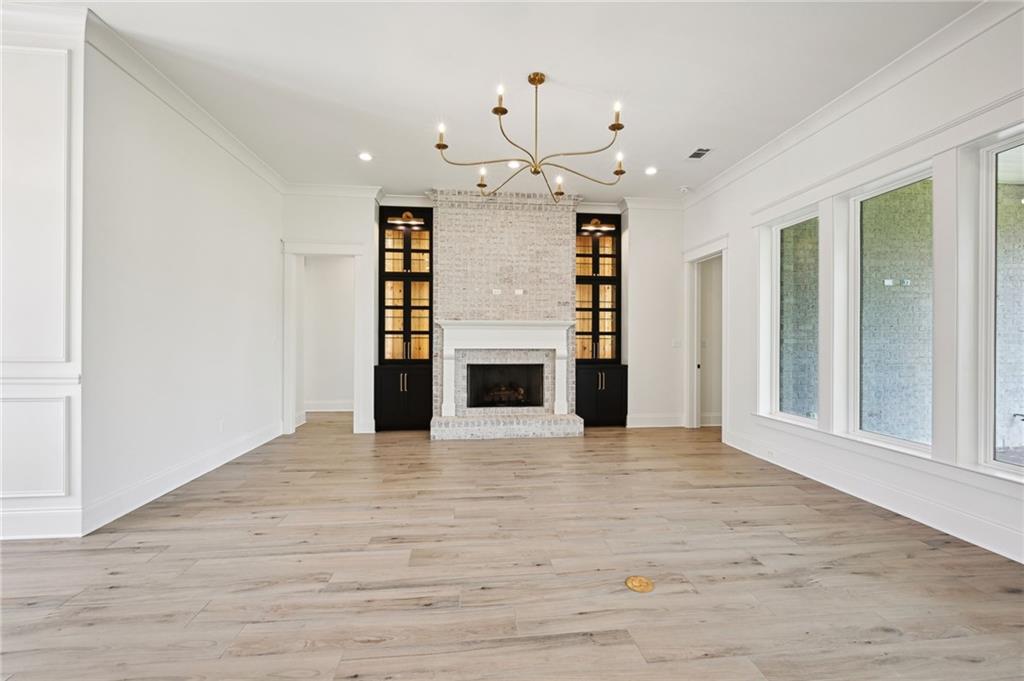 Madisonville, Louisiana 70447, United States, 5 Bedrooms Bedrooms, ,3 BathroomsBathrooms,Residential,Pending,51707