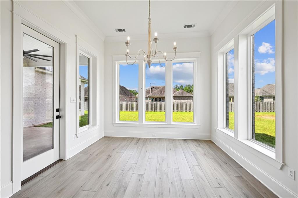 Madisonville, Louisiana 70447, United States, 5 Bedrooms Bedrooms, ,3 BathroomsBathrooms,Residential,Pending,51707