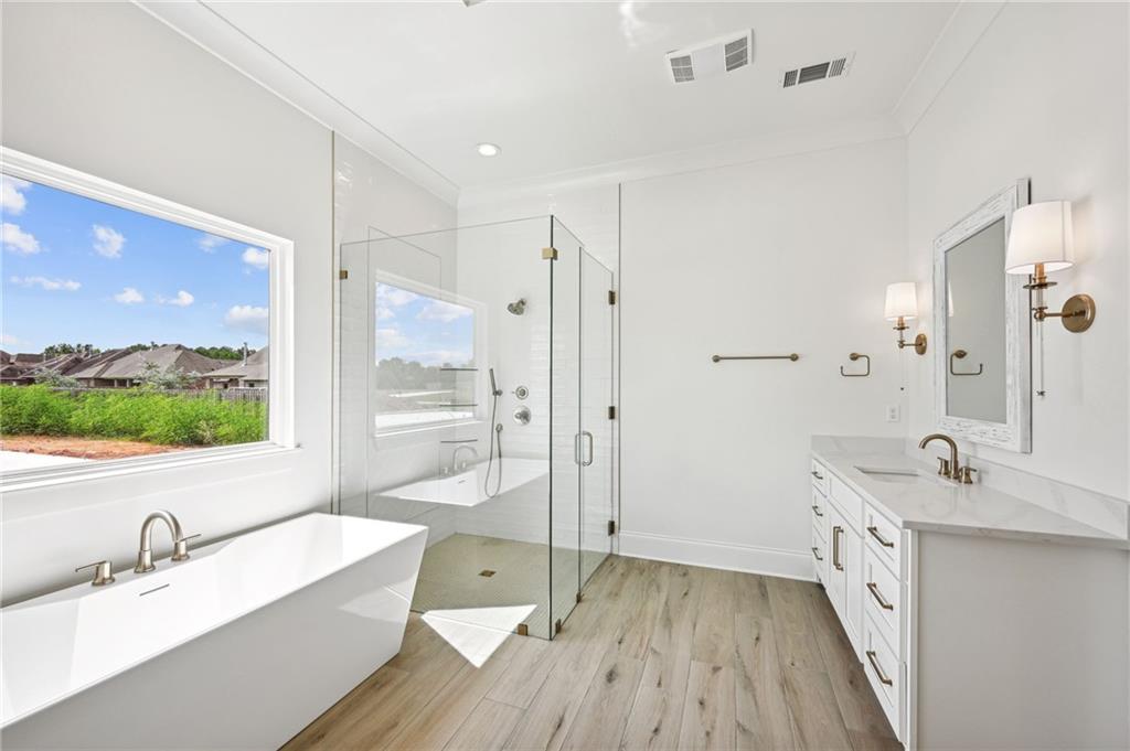 Madisonville, Louisiana 70447, United States, 5 Bedrooms Bedrooms, ,3 BathroomsBathrooms,Residential,Pending,51707