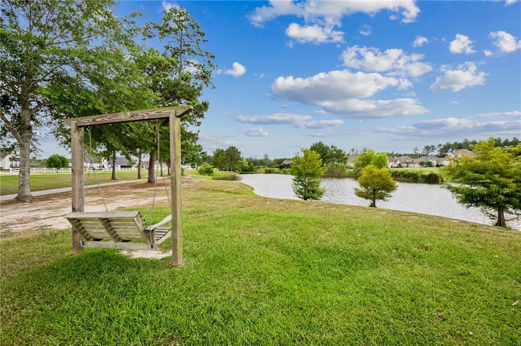 Madisonville, Louisiana 70447, United States, 5 Bedrooms Bedrooms, ,3 BathroomsBathrooms,Residential,Pending,51707