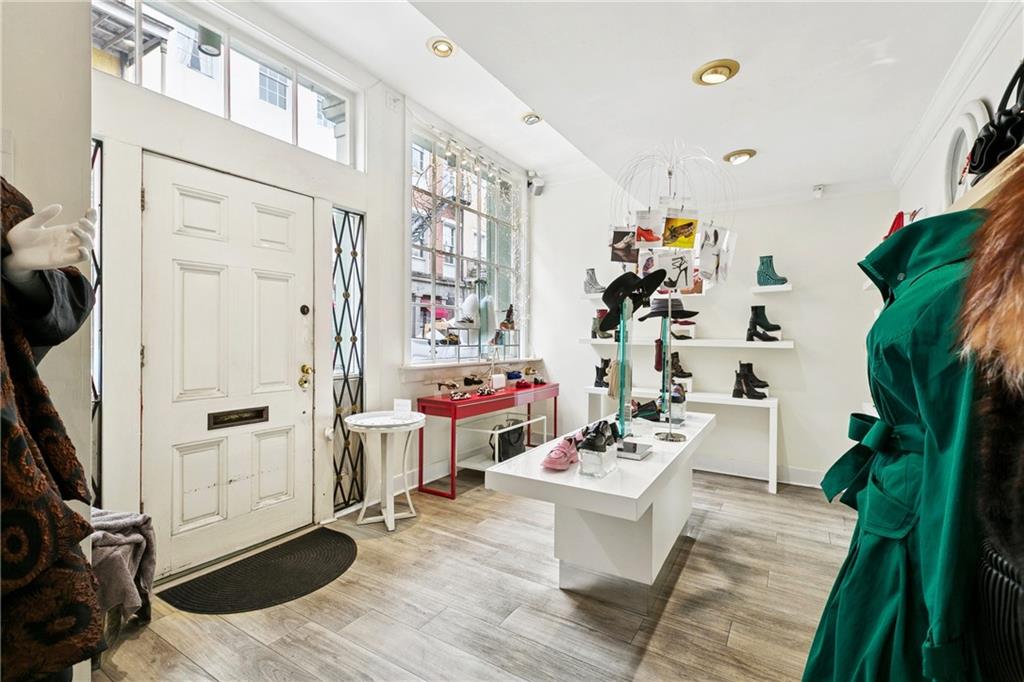 New Orleans, Louisiana 70130, United States, 5 Bedrooms Bedrooms, ,5 BathroomsBathrooms,Residential,Active,234512