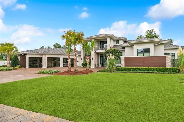 1011 W ROBERT Street