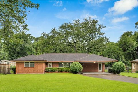 Photo of 312 OAK Avenue, Bridge City, LA 70094 (MLS # 2559646)