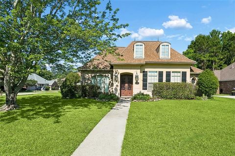 Photo of 108 SOUTHDOWN Lane, Covington, LA 70433 (MLS # 2552099)