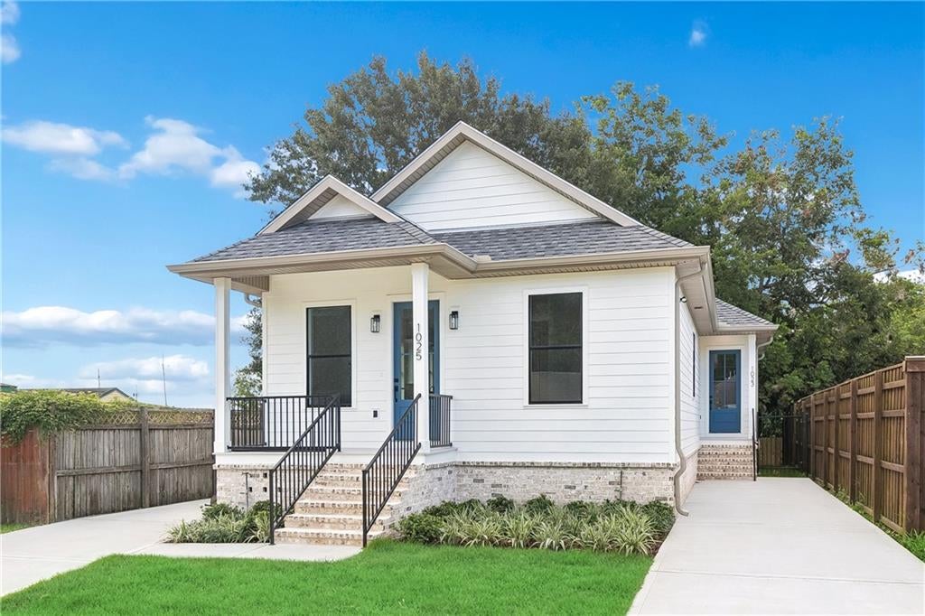 1021-1023 CENTER Street