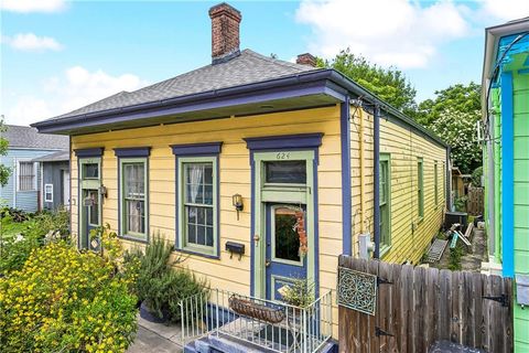Photo of 622 POLAND Avenue, New Orleans, LA 70117 (MLS # 2559921)