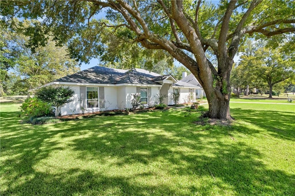 805 BEAU CHENE Drive