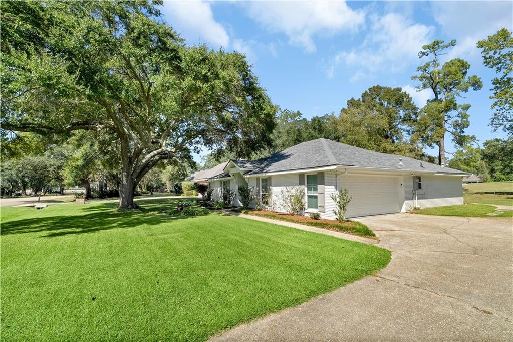 805 BEAU CHENE Drive