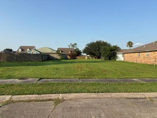 8324 FAIRFAX DR, CHALMETTE, LA 70043 - Image b365baea4b00549429adfe9b277cd08e/940959421