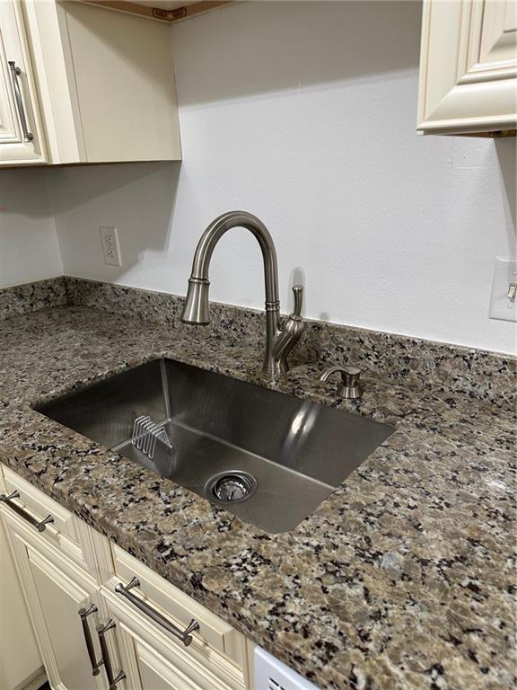 Metairie, Louisiana 70001, United States, 2 Bedrooms Bedrooms, ,1 BathroomBathrooms,Residential,Active,229687