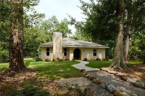 Photo of 100 LIVE OAK Street, Mandeville, LA 70448 (MLS # 2562847)