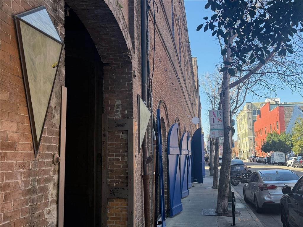 402 JULIA Street 401