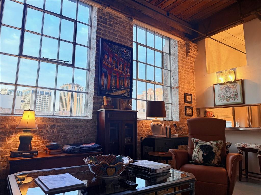 402 JULIA Street 401