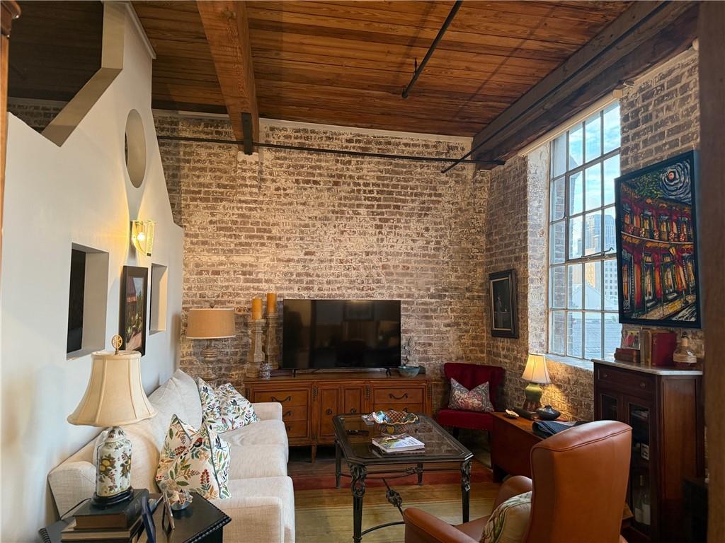 402 JULIA Street 401