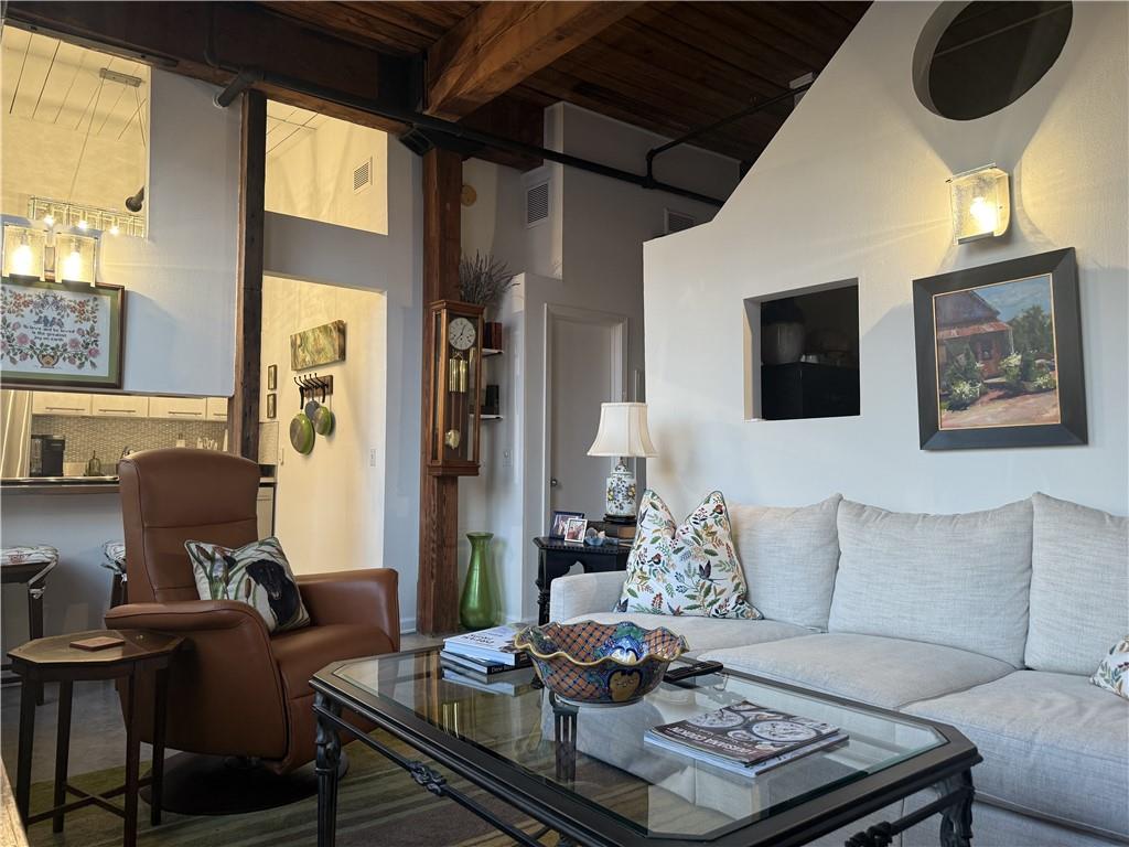 402 JULIA Street 401