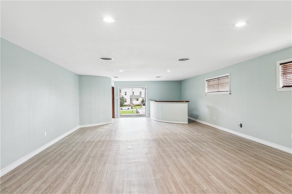 321 W HARRISON Avenue Upper