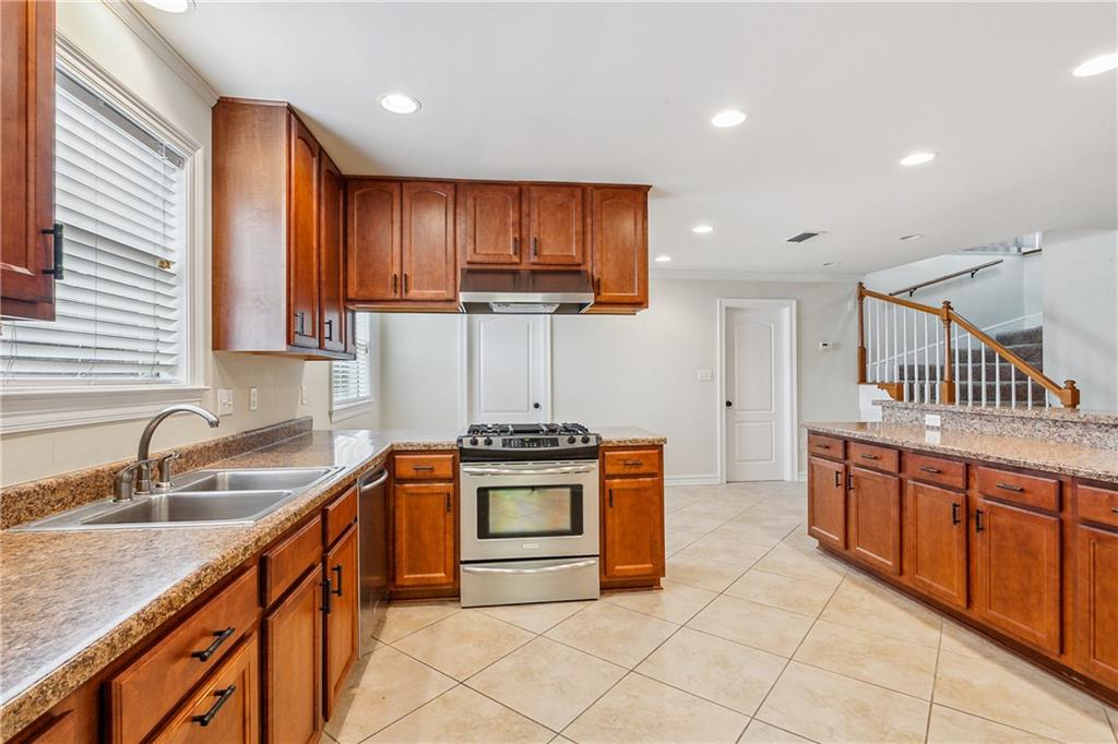 321 W HARRISON Avenue Upper