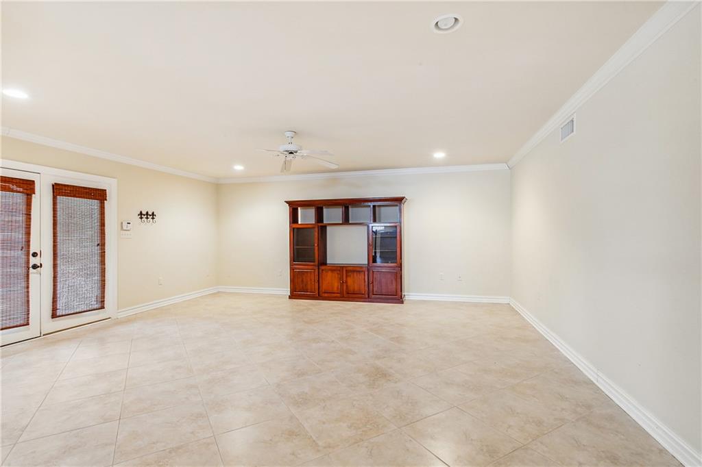 321 W HARRISON Avenue Upper