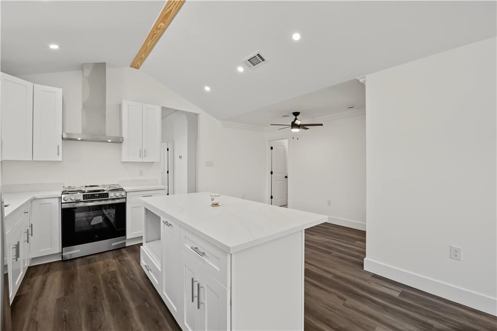 587 W EASY Street