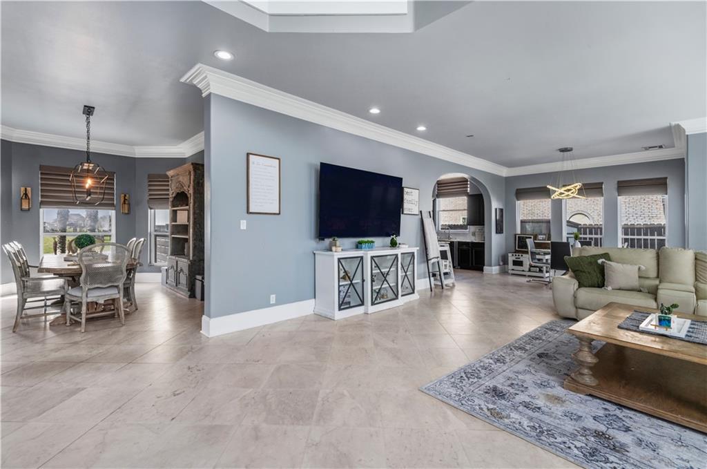 2273 SUNSET Boulevard