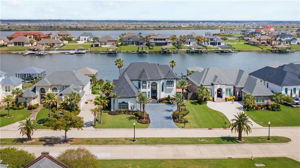 2273 SUNSET Boulevard