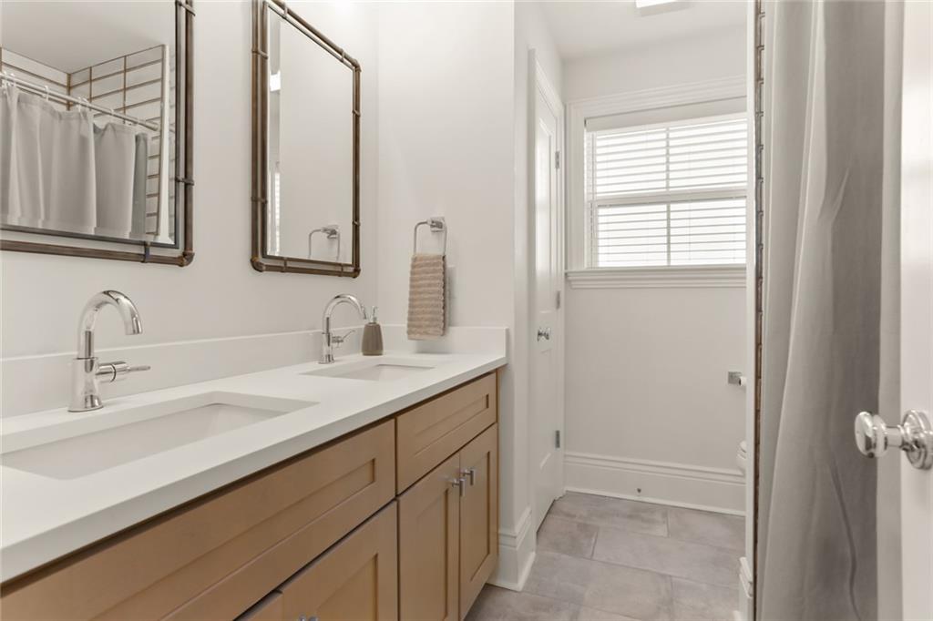 New Orleans, Louisiana 70115, United States, 3 Bedrooms Bedrooms, ,3 BathroomsBathrooms,Residential,Active,56377