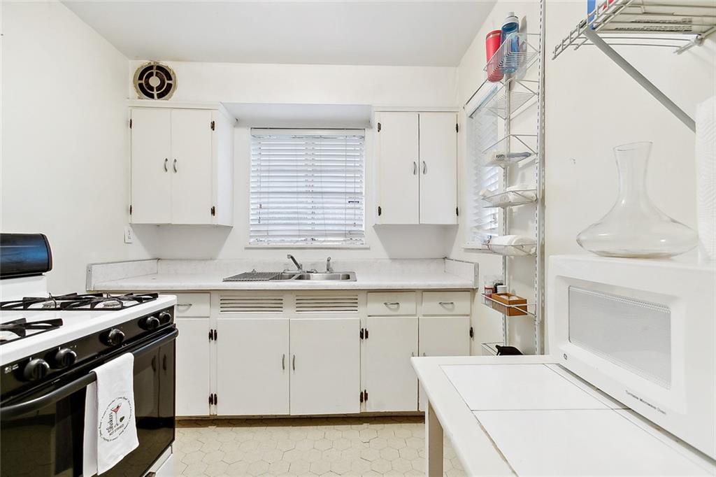 New Orleans, Louisiana 70115, United States, 1 Bedroom Bedrooms, ,1 BathroomBathrooms,Residential,Active,254990