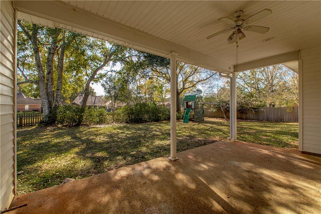 Covington, Louisiana 70433, United States, 4 Bedrooms Bedrooms, ,3 BathroomsBathrooms,Residential,Pending,20052