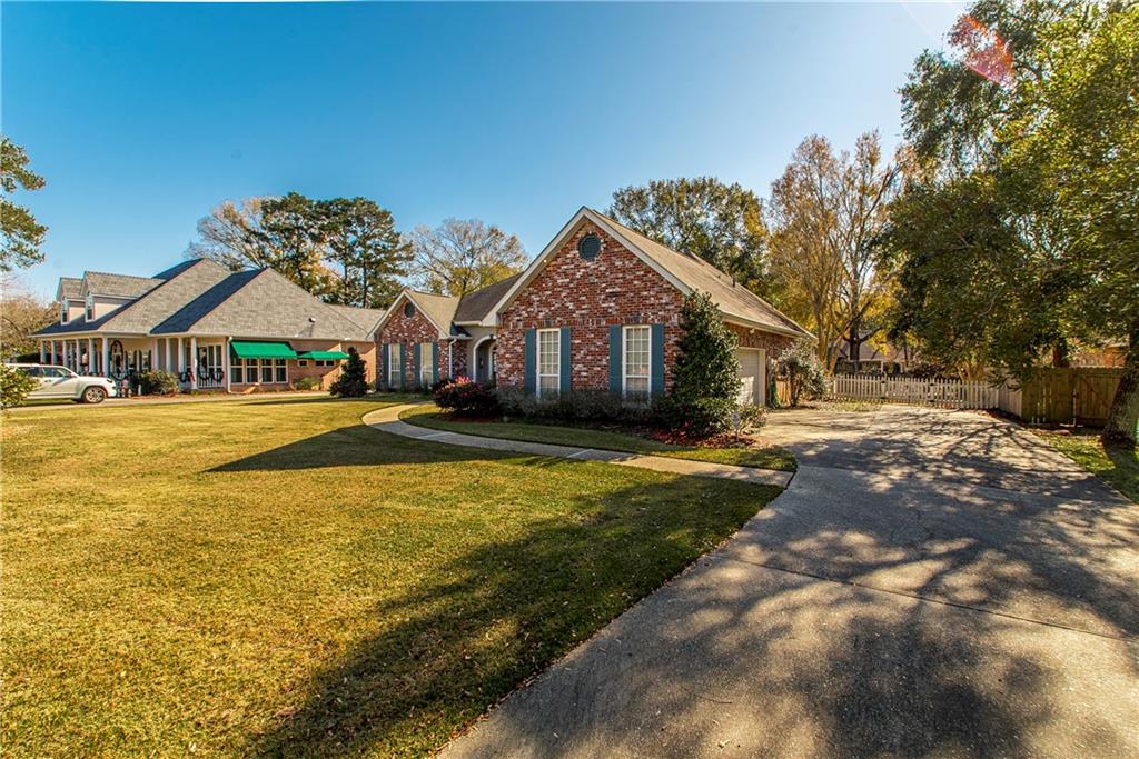 Covington, Louisiana 70433, United States, 4 Bedrooms Bedrooms, ,3 BathroomsBathrooms,Residential,Pending,20052