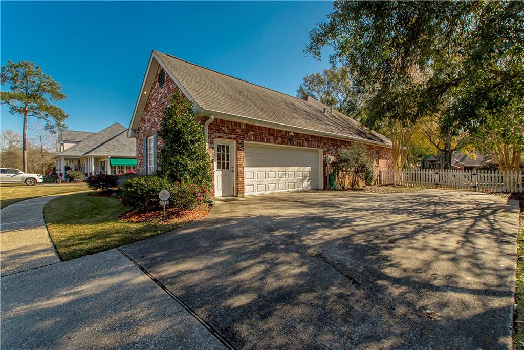 Covington, Louisiana 70433, United States, 4 Bedrooms Bedrooms, ,3 BathroomsBathrooms,Residential,Pending,20052