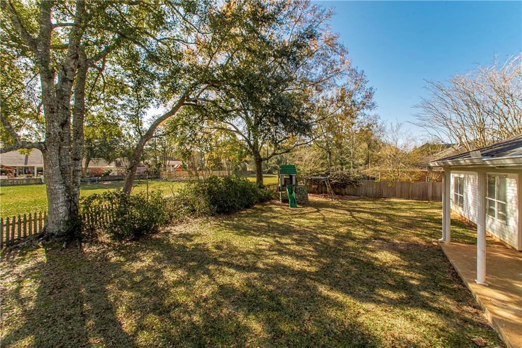 Covington, Louisiana 70433, United States, 4 Bedrooms Bedrooms, ,3 BathroomsBathrooms,Residential,Pending,20052