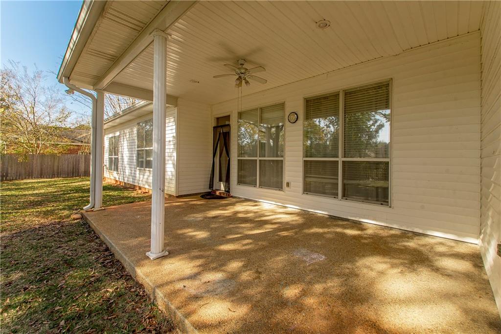 Covington, Louisiana 70433, United States, 4 Bedrooms Bedrooms, ,3 BathroomsBathrooms,Residential,Pending,20052