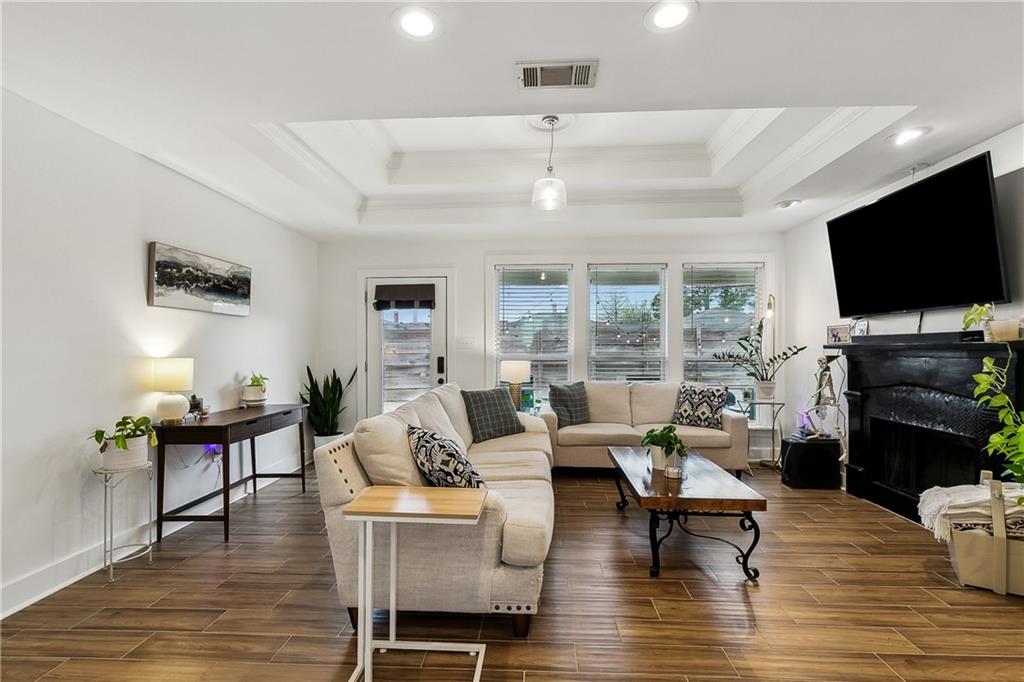 2 DAVIS Boulevard